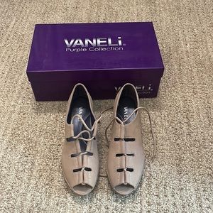**NEVER WORN** Vaneli Purple Collection Wedges